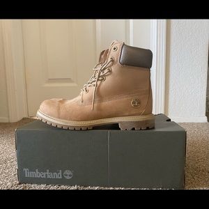 Timberland women’s boots size 8